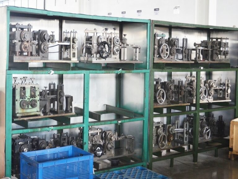 Aluminum radiator strip mold